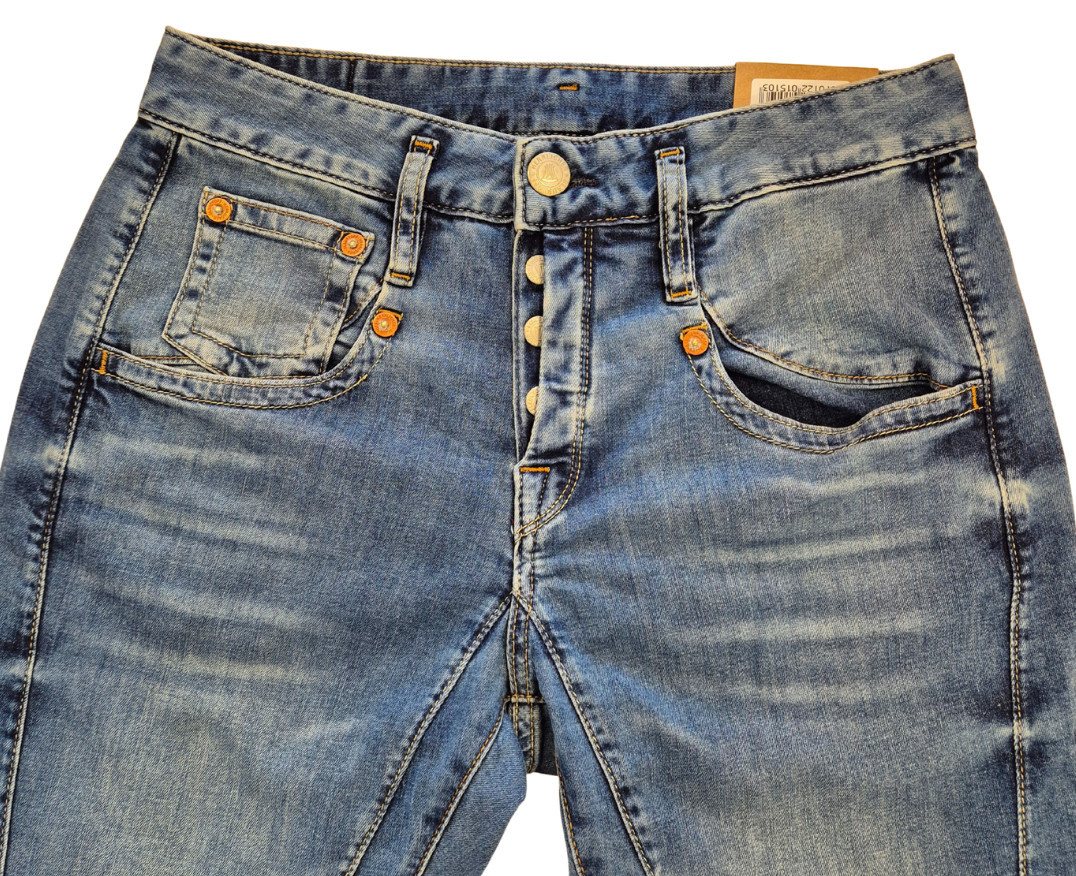 Herrlicher Boyfriend-Jeans Herrlicher, Shyra Cropped Denim Light in angesagter Waschung halb verdeckte Knopfleiste – Bild 4 von 4