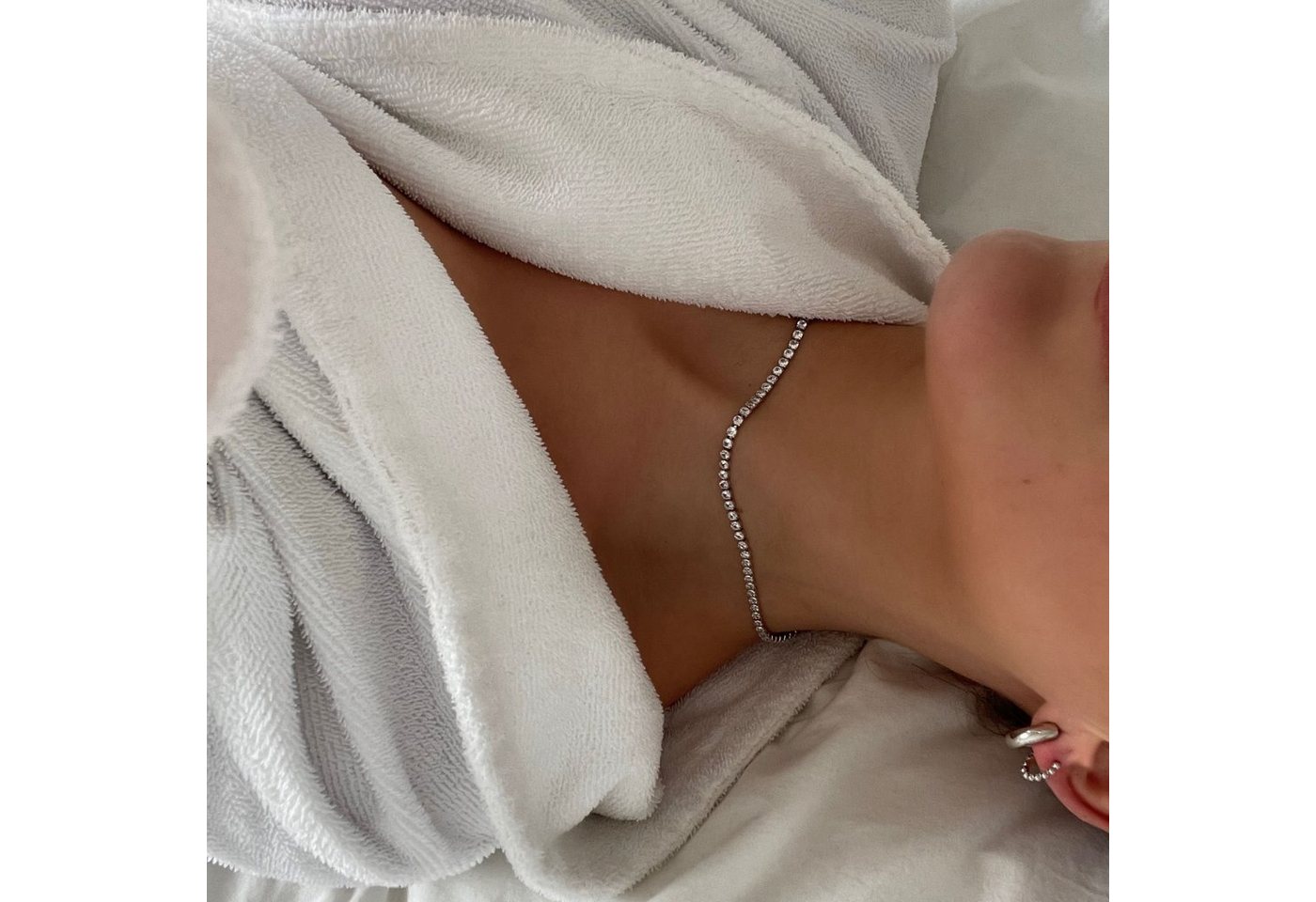Brandlinger Choker Halskette St. Moritz, Tenniskette eng anliegend, mit weißen Steinen, vergoldet – Bild 2 von 5