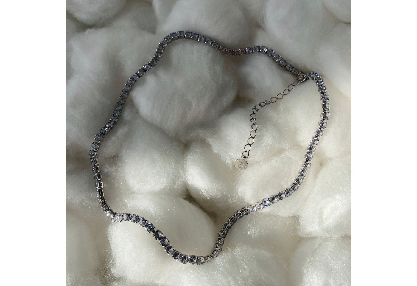 Brandlinger Choker Halskette St. Moritz, Tenniskette eng anliegend, mit weißen Steinen, vergoldet – Bild 4 von 5