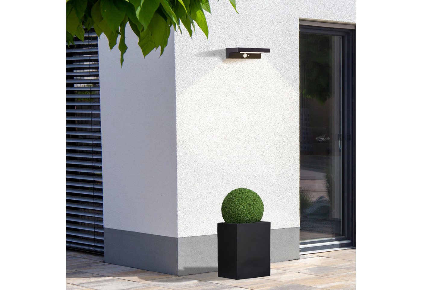 Brilliant LED Außen-Wandleuchte Barker, Bewegungsmelder, LED fest integriert, Neutralweiß, LED Außenwandleuchte, Solar, 21 cm, 430 lm, 4000 K, schwarz – Bild 2 von 5
