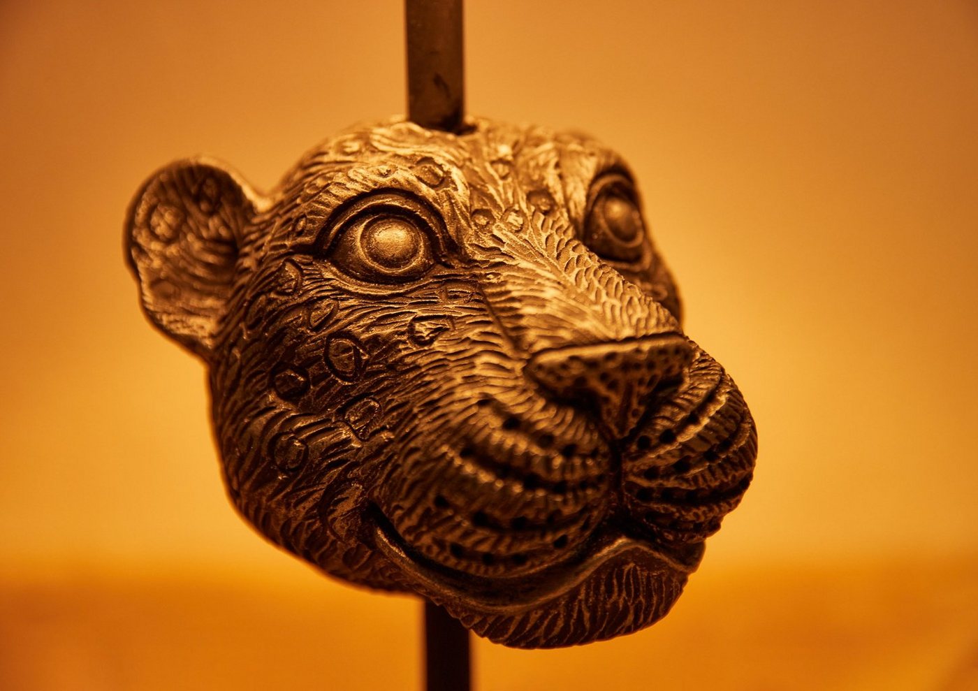 BRUBAKER Nachttischlampe Tischleuchte Leopard, Tischlampe, ohne Leuchtmittel, Motiv Lampe mit massiven Fuß aus Polyresin, Höhe 40 cm – Bild 4 von 5