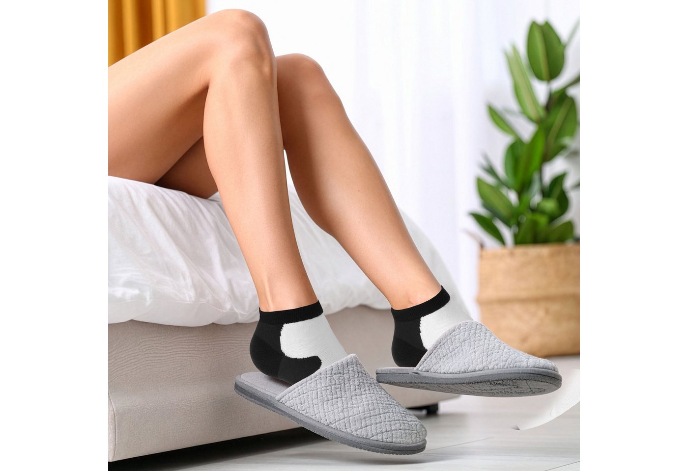 BRUBAKER Socken Damen Knöchelsocken mit süßen Kätzchen (Schwarz und Weiß, 5-Paar, Feel Good Damensocken mit Katzenmotiven) Sneakersocken Geschenk Set für Frauen – Bild 3 von 5