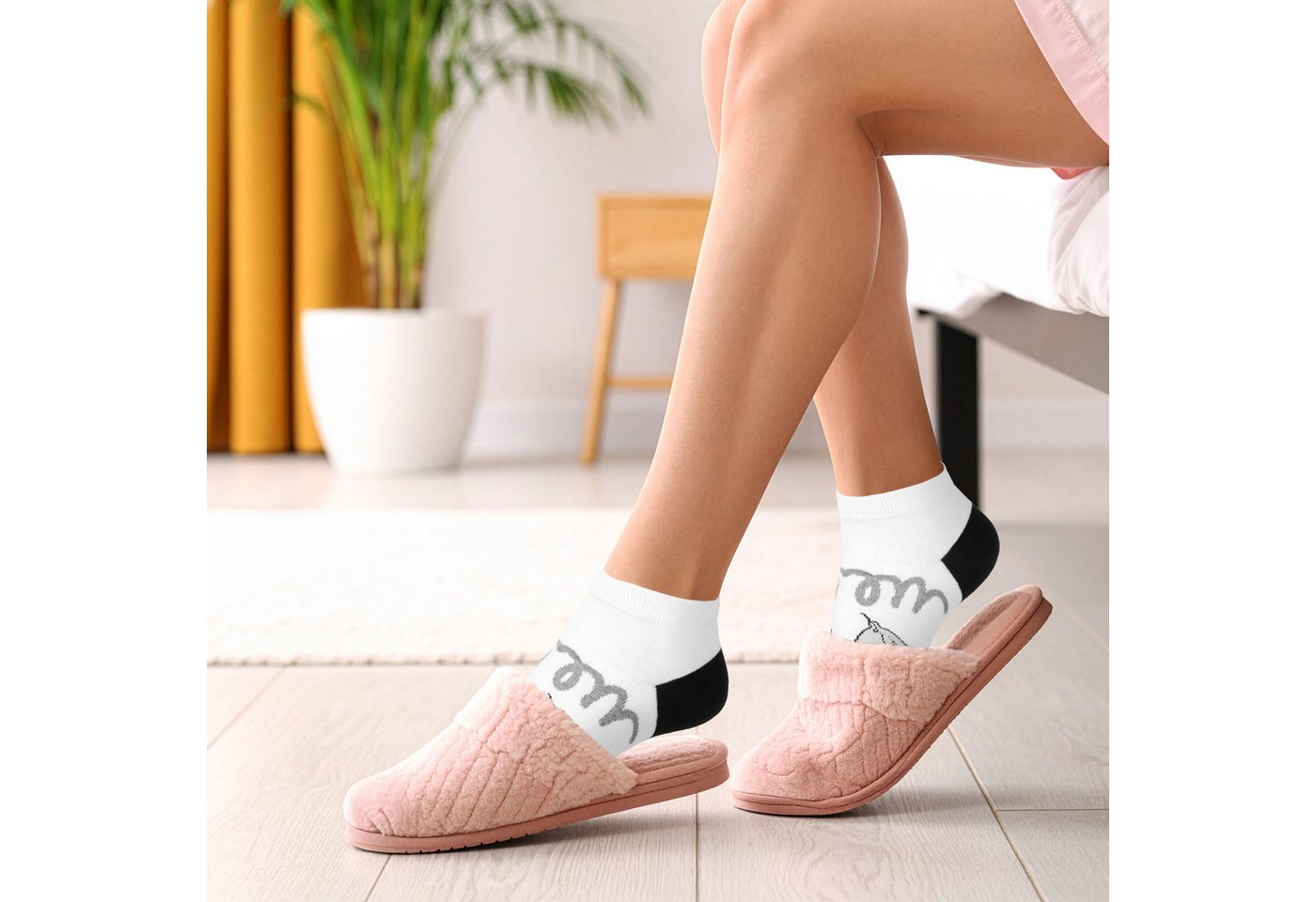 BRUBAKER Socken Damen Knöchelsocken mit süßen Kätzchen (Schwarz und Weiß, 5-Paar, Feel Good Damensocken mit Katzenmotiven) Sneakersocken Geschenk Set für Frauen – Bild 4 von 5