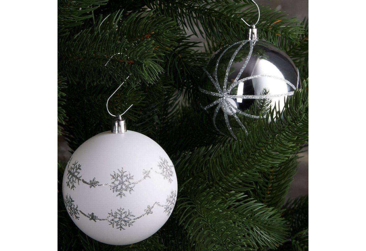 BRUBAKER Weihnachtsbaumkugel 6er Set Weihnachtskugeln - 8 cm Christbaumkugeln (6 St), Baumkugeln für Weihnachtsdeko - handbemalte Weihnachtsbaumkugeln – Bild 3 von 5