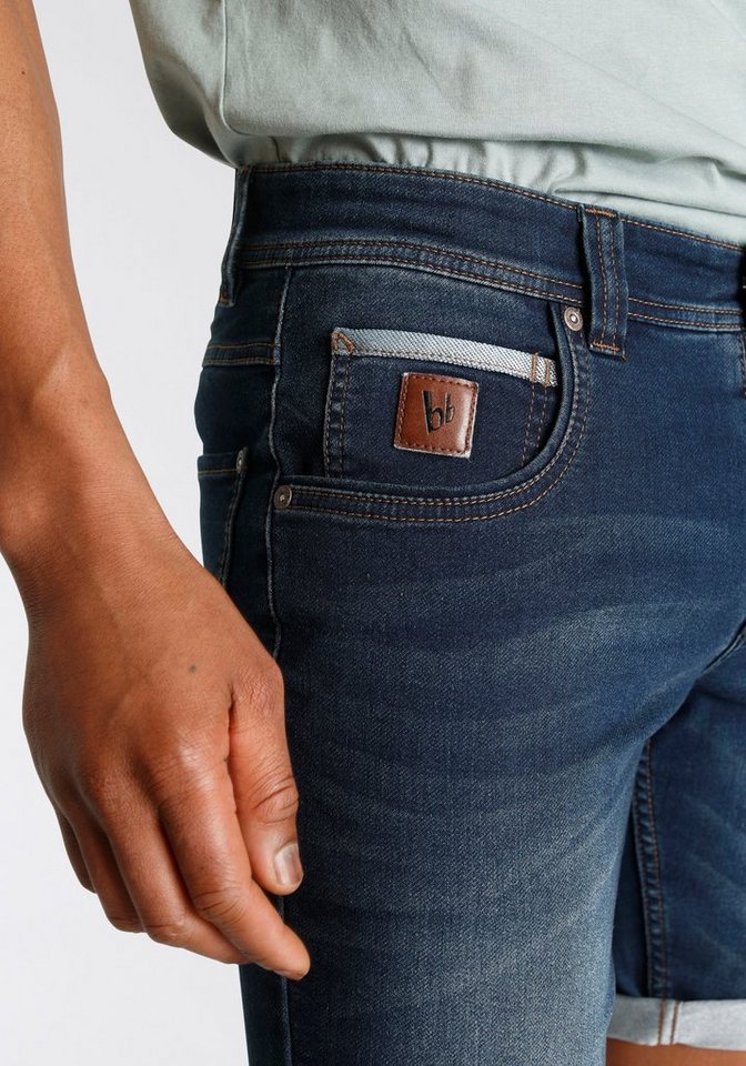Bruno Banani Jeansshorts (Set, 2-tlg., mit Band) bequemer Sitz, gerade Beinform, mit praktischen Taschen – Bild 3 von 5
