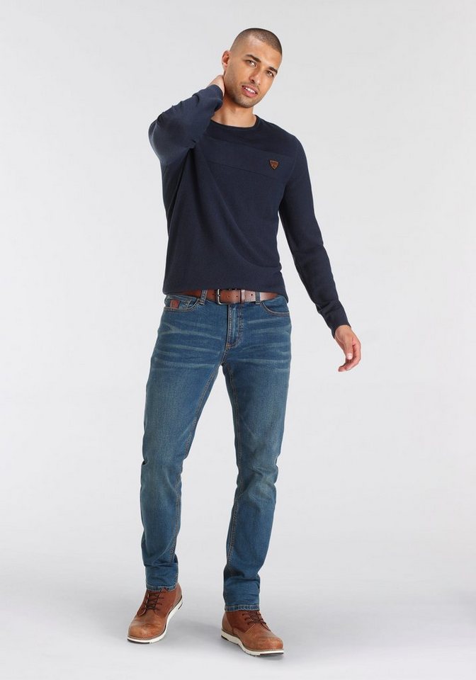 Bruno Banani Rundhalspullover aus Feinstrick, mit Badge und Markenlabel, schmale Passform – Bild 5 von 5