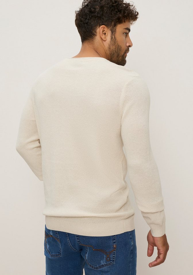 Bruno Banani Rundhalspullover aus Feinstrick, mit Badge und Markenlabel, schmale Passform – Bild 2 von 5