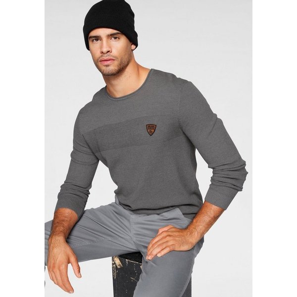 Bruno Banani Rundhalspullover aus Feinstrick, mit Badge und Markenlabel, schmale Passform