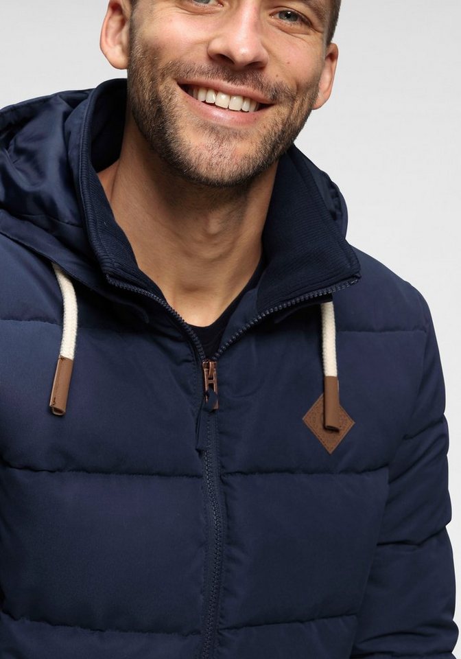 Bruno Banani Steppjacke leicht, wasserabweisend, modischer Stil, mit dekorativen Badges – Bild 4 von 5