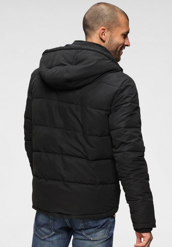 Bruno Banani Steppjacke leicht, wasserabweisend, modischer Stil, mit dekorativen Badges – Bild 2 von 5