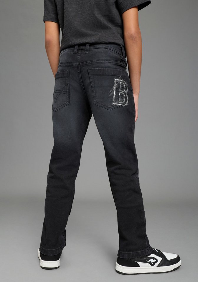 Bruno Banani Straight-Jeans Gerade Stretchjeans mit modischer Stickerei auf Po-Tasche, für Jungen für Jungen, normal hohe Leibhöhe, mit Stickerei – Bild 2 von 5