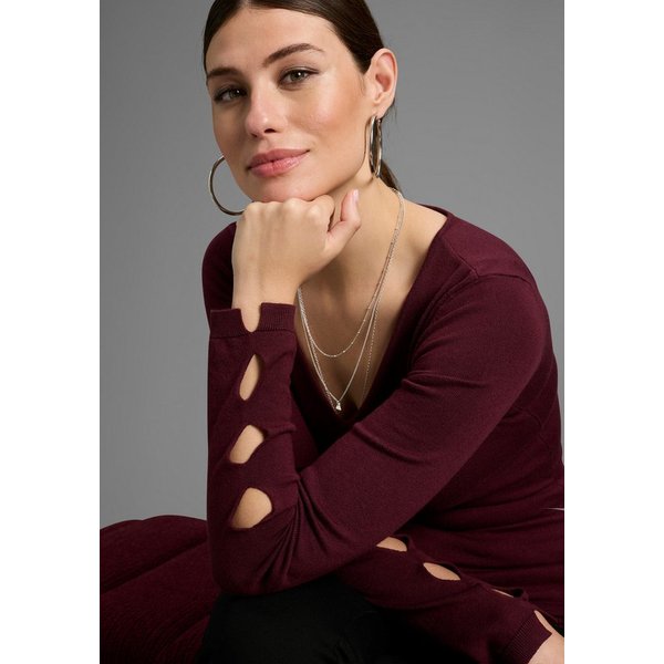 Bruno Banani Strickpullover aus Feinstrick, mit tiefem V-Ausschnitt, figurbetonte Passform
