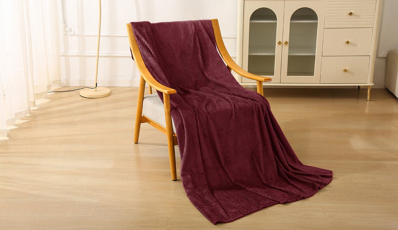 Wohndecke Shakira, Prägerdruck mit Waffeloptik, Kuscheldecke, Bruno Banani, Weiche Kuscheldecke mit Prägedruck in Waffeloptik, 150x200 cm – Bild 5 von 5