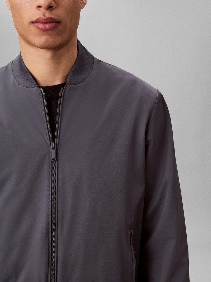 Calvin Klein Jeans Bomberjacke Regular fit, mit Rundhalsausschnitt – Bild 4 von 5