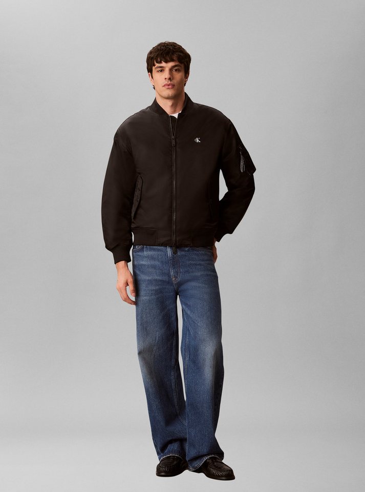 Calvin Klein Jeans Bomberjacke Rippkragen, Regular Fit, Logo-Stickerei – Bild 5 von 5