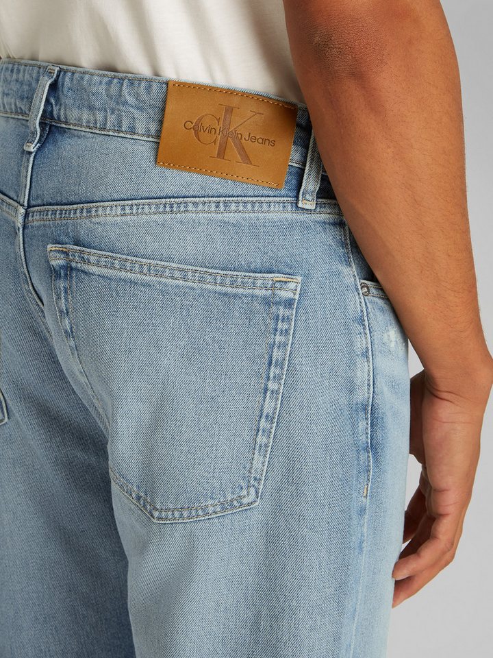 Calvin Klein Jeans Destroyed-Jeans SLIM TAPER in hellblauer Waschung – Bild 2 von 5