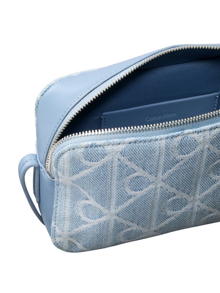Calvin Klein Mini Bag EMBLEM AOP DENIM CAMERA BAG, kleine Umhängetasche, Tragetasche mit CK-allover-Muster – Bild 4 von 4