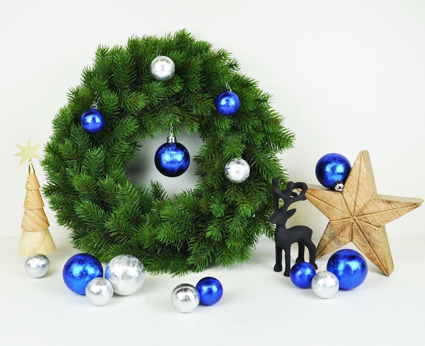 JACK Christbaumschmuck JACK by Inge 50x Kunststoff Kugeln Eislack Blau Silber Christbaumkugel, Inkl. Haken, Rillenoptik aus Kunststoff Ø 4 + 6 cm, Aufbewahrungs – Bild 2 von 5
