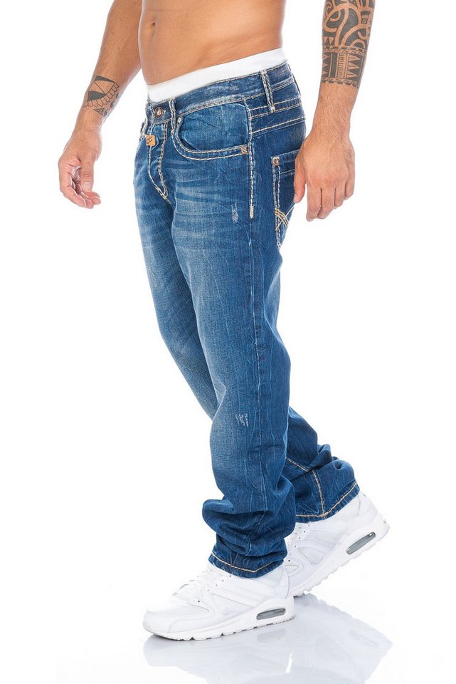 Cipo & Baxx Regular-fit-Jeans Herren Jeans mit modischen Nähten Stylische Kontrastnähte und kleine Abriebstellen in der Waschung – Bild 2 von 5