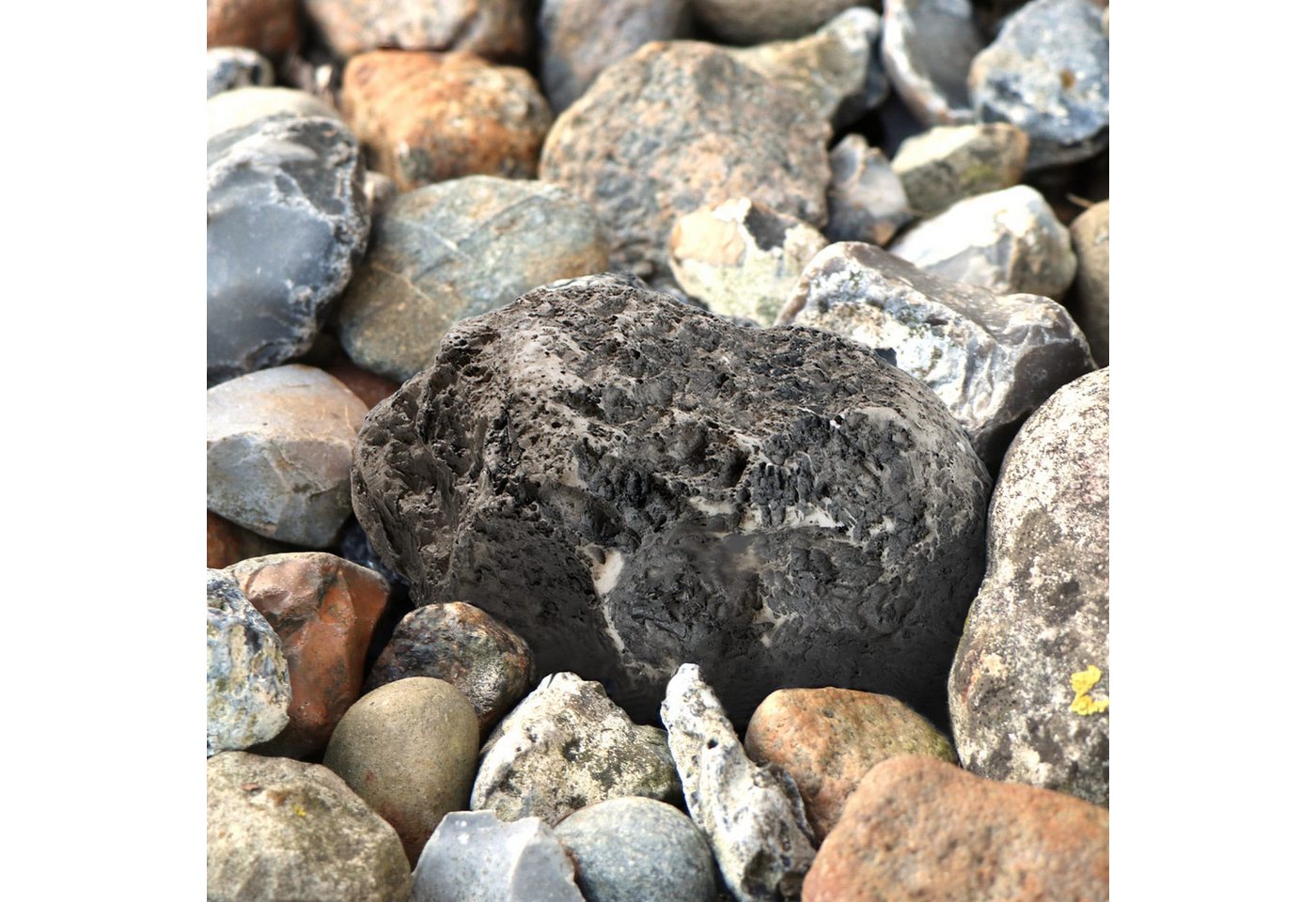 com-four Schlüsselkasten Schlüsselstein - Steinimitat mit Geheimfach - (2 St), Schlüsselversteck in Stein-Optik - Steinattrappe – Bild 2 von 5
