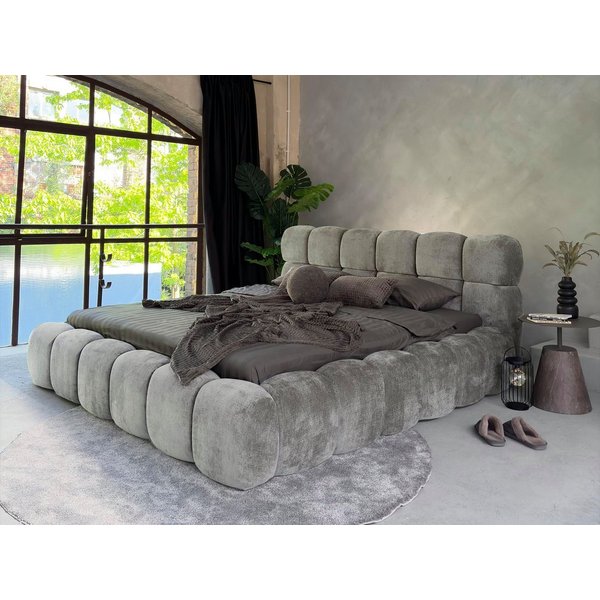 Compleo Polsterbett ELVA im Wolken-Look mit Bettkasten und hohem, weichem Kopfteil (Chenille-Stoff), 160 × 200 cm, Chenille-Stoff in Grau, mit Holz-Lattenrost