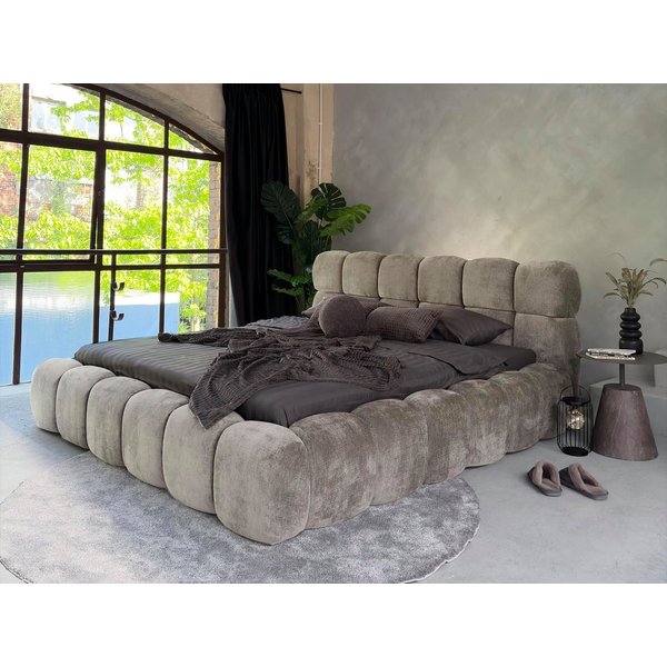 Compleo Polsterbett ELVA im Wolken-Look mit Bettkasten und hohem, weichem Kopfteil (Chenille-Stoff), 140 × 200 cm, Holzrost und Schaumstoff, Schlafkomfort