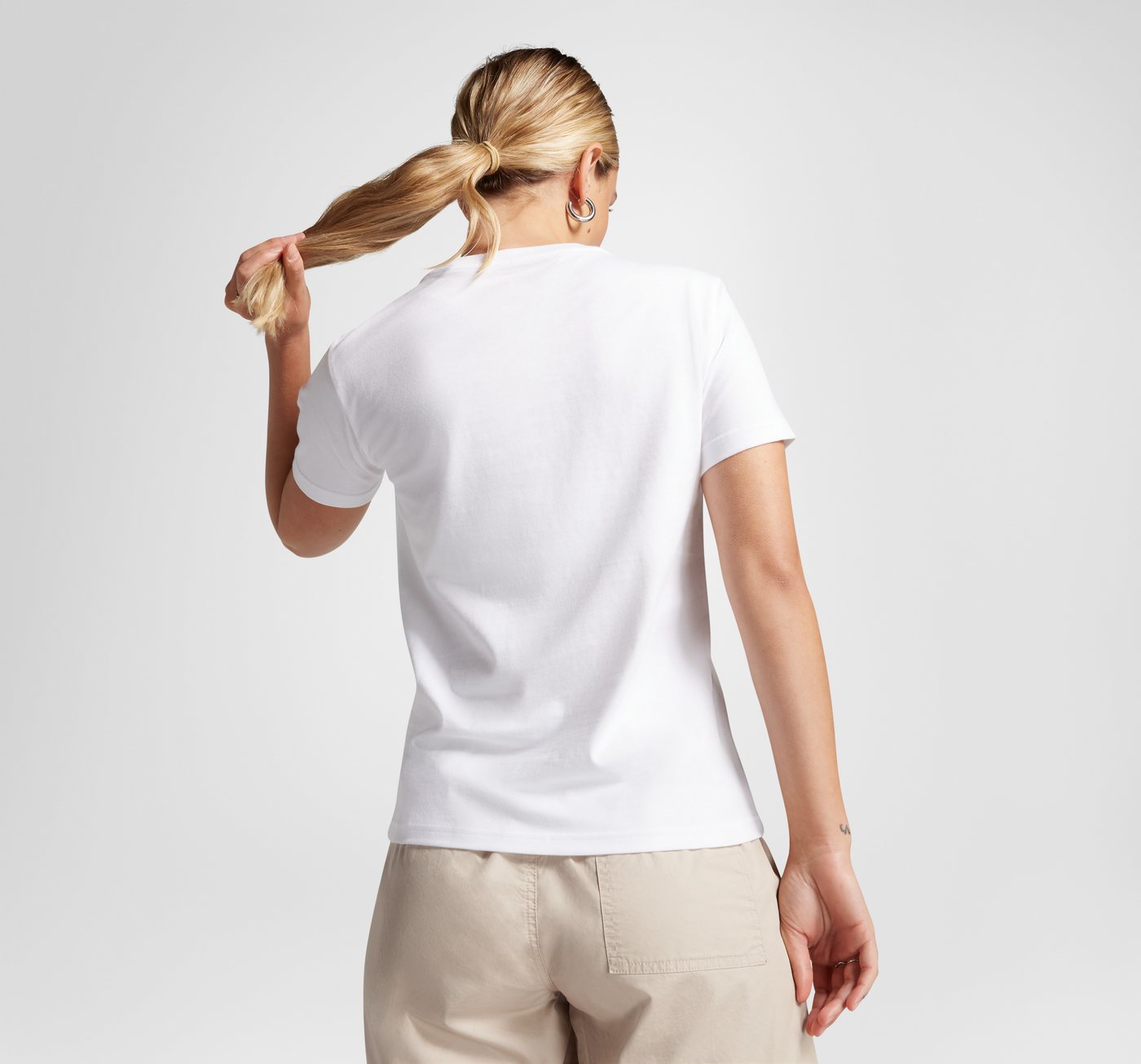 Converse T-Shirt CHUCK TAYLOR PATCH T-SHIRT mit Rundhalsausschnitt, Kurzarm, aus Baumwolle – Bild 2 von 5