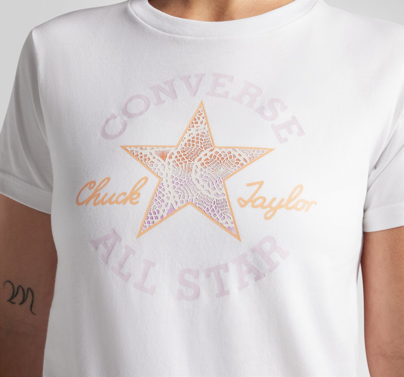 Converse T-Shirt CHUCK TAYLOR PATCH T-SHIRT mit Rundhalsausschnitt, Kurzarm, aus Baumwolle – Bild 3 von 5