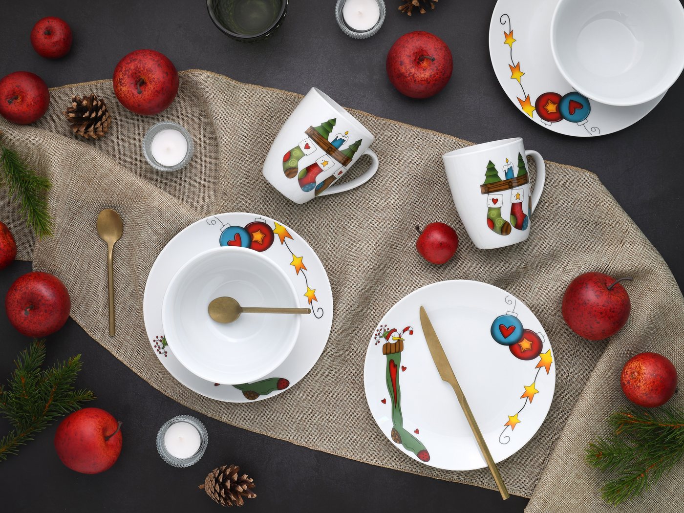 creaTable Frühstücks-Geschirrset Luna Socken, Frühstücksset 18-tlg (18-tlg), 6 Personen, Porzellan, Winterlicher Dekor mit lustigen Sockenmotiven – Bild 4 von 5