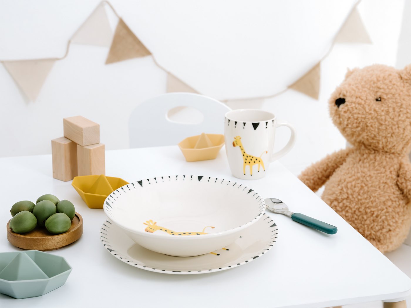 creaTable Kindergeschirr-Set Safari Giraffe, Kinder Set 3-tlg. (3-tlg), 1 Personen, Steinzeug, gezeichnete Tiermotive, skandinavischer Stil, Ethno-Style Motive – Bild 3 von 5