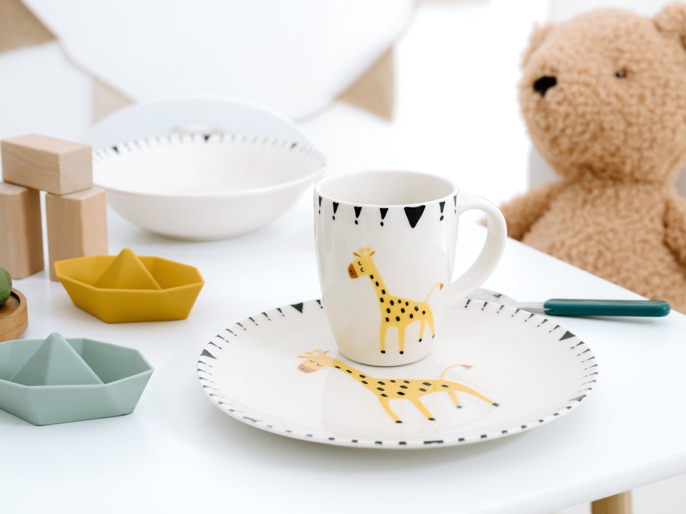 creaTable Kindergeschirr-Set Safari Giraffe, Kinder Set 3-tlg. (3-tlg), 1 Personen, Steinzeug, gezeichnete Tiermotive, skandinavischer Stil, Ethno-Style Motive – Bild 4 von 5