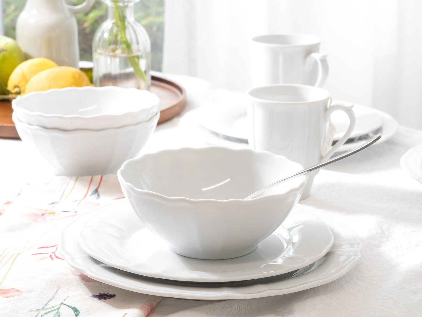 creaTable Kombiservice Geschirr-Set Flora (16-tlg), 4 Personen, Porzellan, Service weiß, klassische Form im Landhausstil 16 Teile, für 4 Personen – Bild 4 von 5