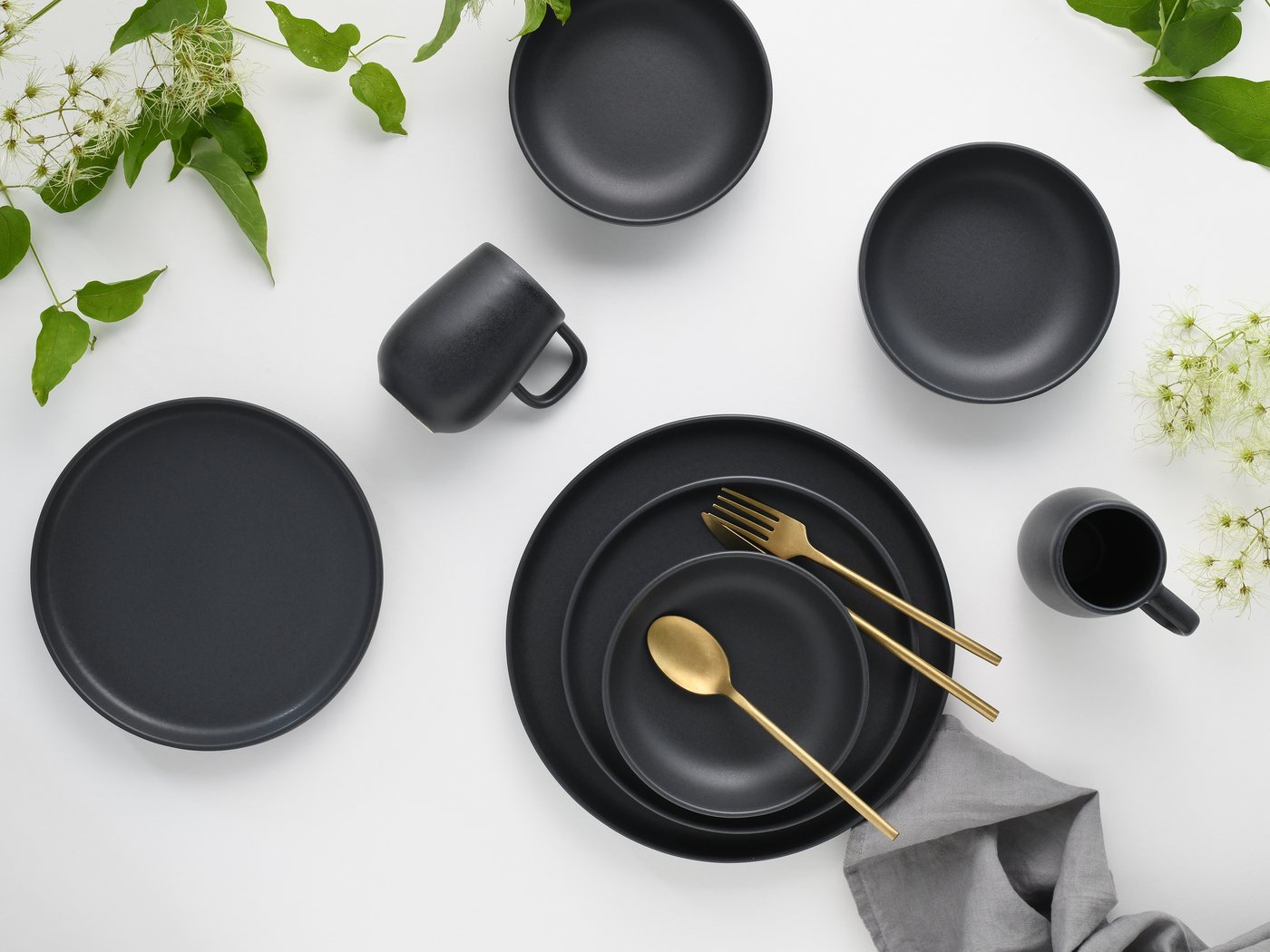 creaTable Kombiservice Geschirr-Set Uno Black (16-tlg), 4 Personen, Steinzeug, Service, schwarz, seidenmatte Spezialglasur, M16 Teile, für 4 Personen – Bild 4 von 5