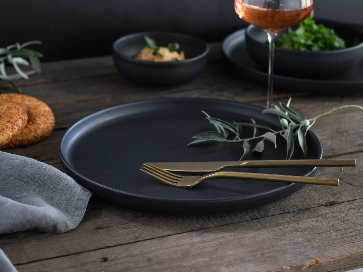 creaTable Kombiservice Geschirr-Set Uno Black (16-tlg), 4 Personen, Steinzeug, Service, schwarz, seidenmatte Spezialglasur, M16 Teile, für 4 Personen – Bild 5 von 5