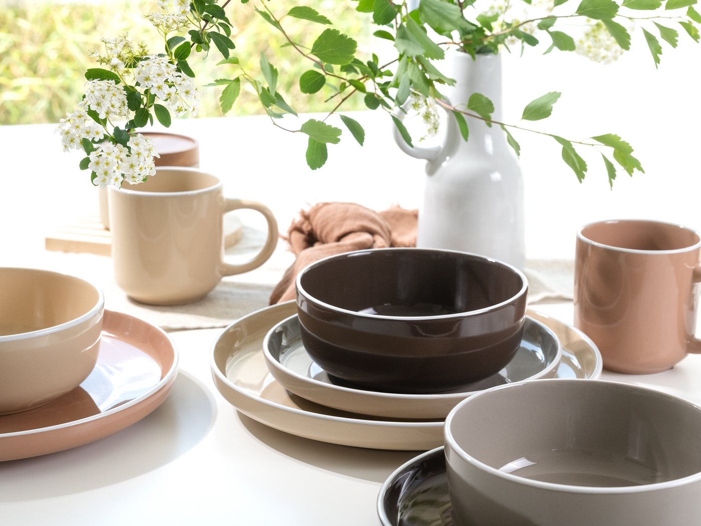 creaTable Kombiservice Nordic Mocha Mousse, Service 16-tlg. (16-tlg), 4 Personen, Steinzeug, Nordische Ästhetik, Glanzvolle Glasur – Bild 3 von 5