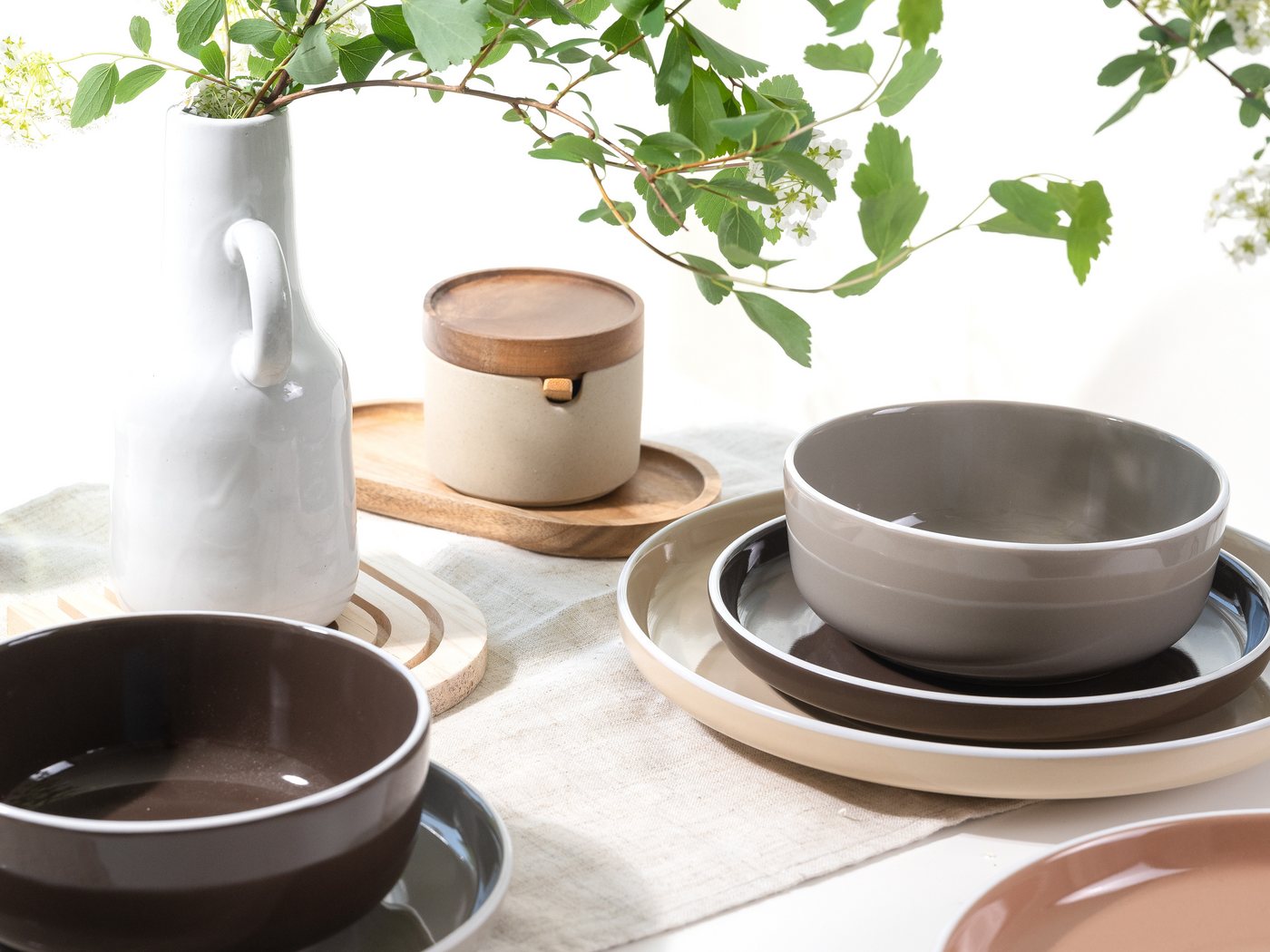 creaTable Kombiservice Nordic Mocha Mousse, Service 16-tlg. (16-tlg), 4 Personen, Steinzeug, Nordische Ästhetik, Glanzvolle Glasur – Bild 4 von 5