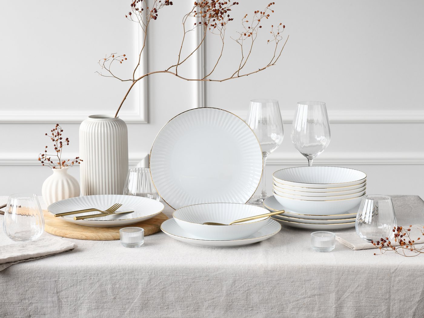 creaTable Tafelservice Allegra Goldband, Service 12-tlg. (12-tlg), 6 Personen, Porzellan, Teller Set, Klassisch, Elegant, Von Hand gemalter Goldrand – Bild 2 von 5
