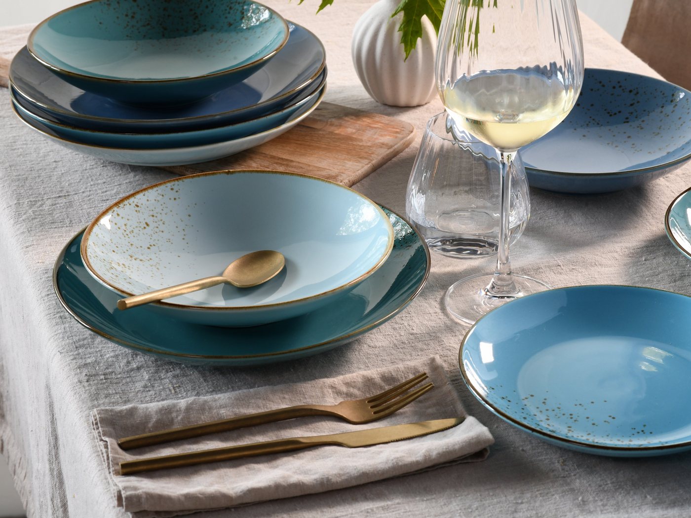 creaTable Tafelservice Geschirr-Set NATURE COLLECTION Aqua (12-tlg), 4 Personen, Steinzeug, Teller Set, Service, 12 Teile, für 4 Personen – Bild 4 von 5