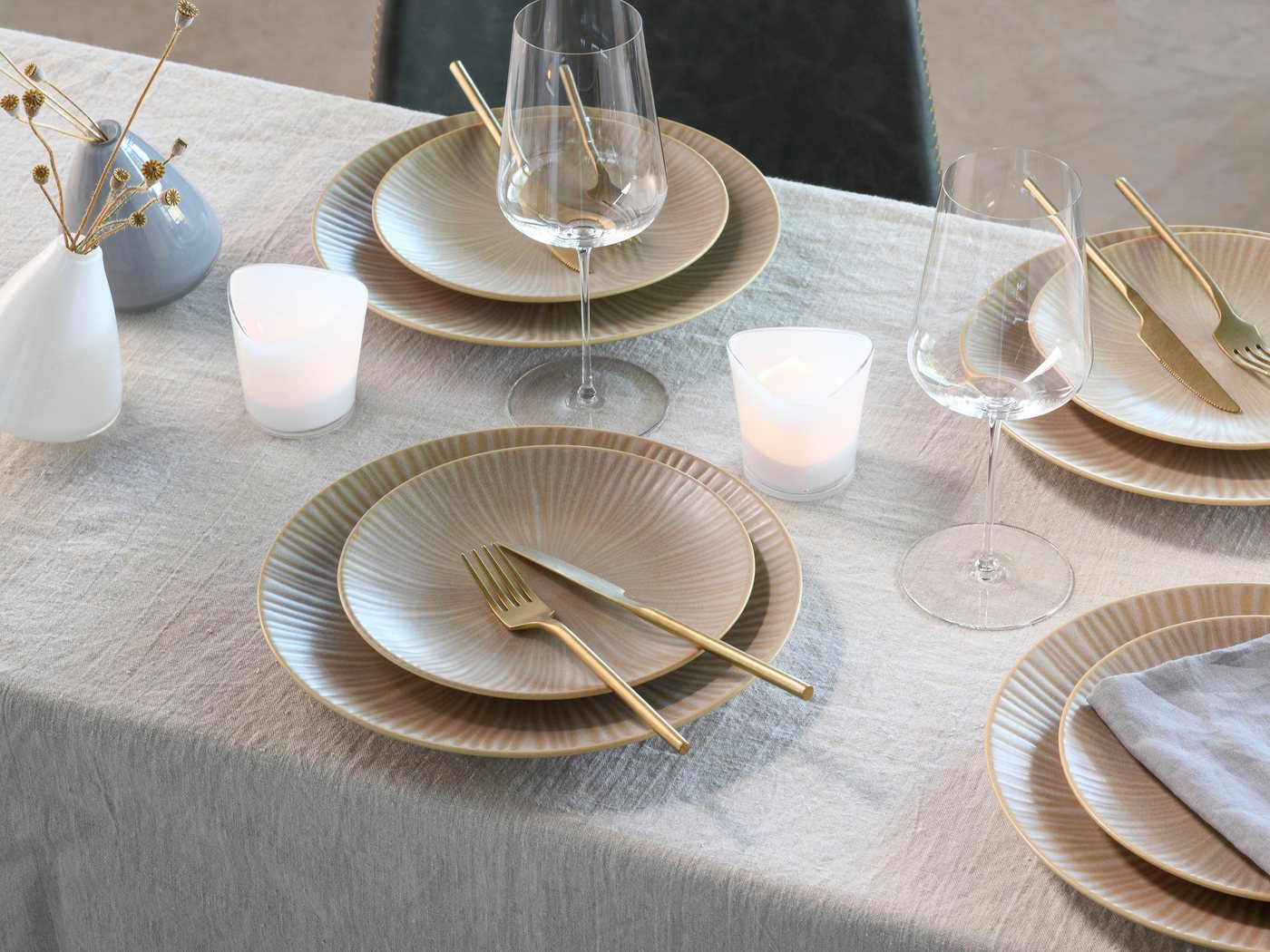 creaTable Teller-Set Vesuvio Sand (12-tlg), 4 Personen, Steinzeug, Teller Set, seidenmatte Glasur, ausdrucksstarkes Relief – Bild 3 von 5