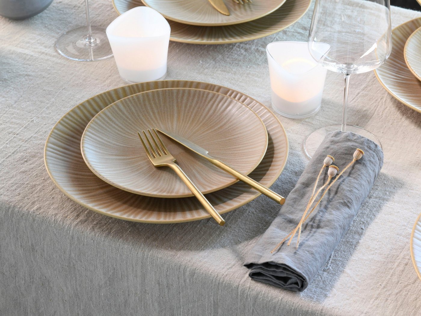 creaTable Teller-Set Vesuvio Sand (12-tlg), 4 Personen, Steinzeug, Teller Set, seidenmatte Glasur, ausdrucksstarkes Relief – Bild 4 von 5