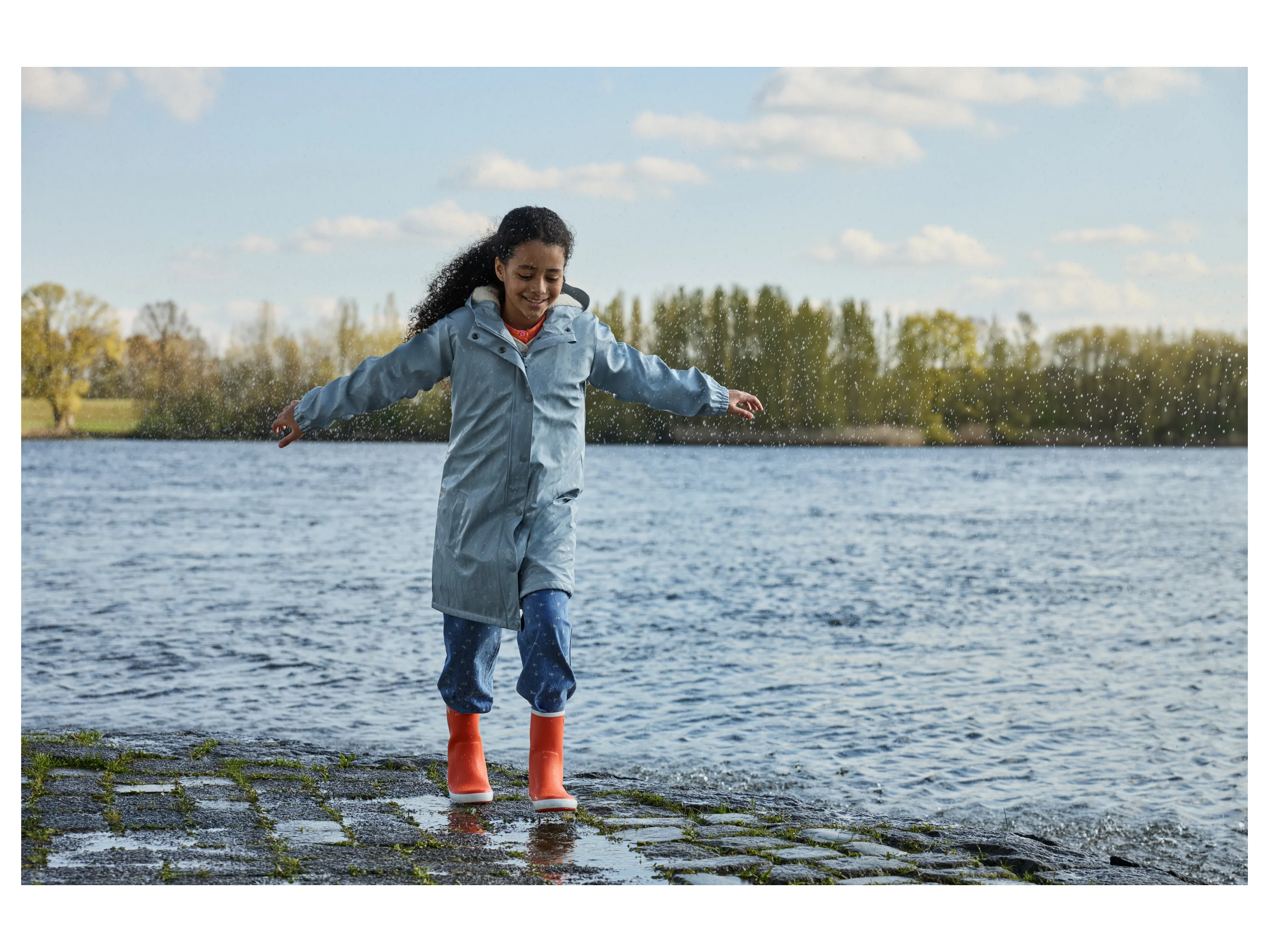 CRIVIT Kinder Thermo-Regenjacke, mit Teddyfutter (Blau, 134/140) – Bild 2 von 4
