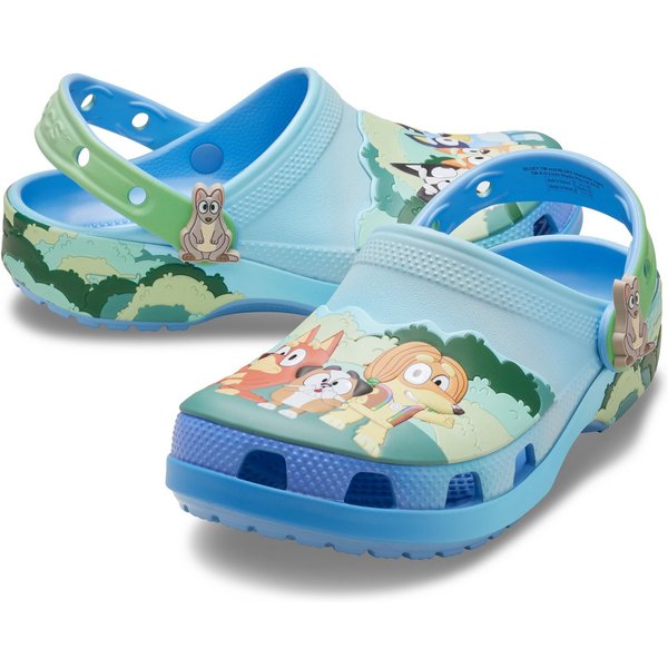 Crocs Bluey Multi Classic Clog Sommerschuh, Hausschuh, Strandschuh mit süßen Tiermotiven