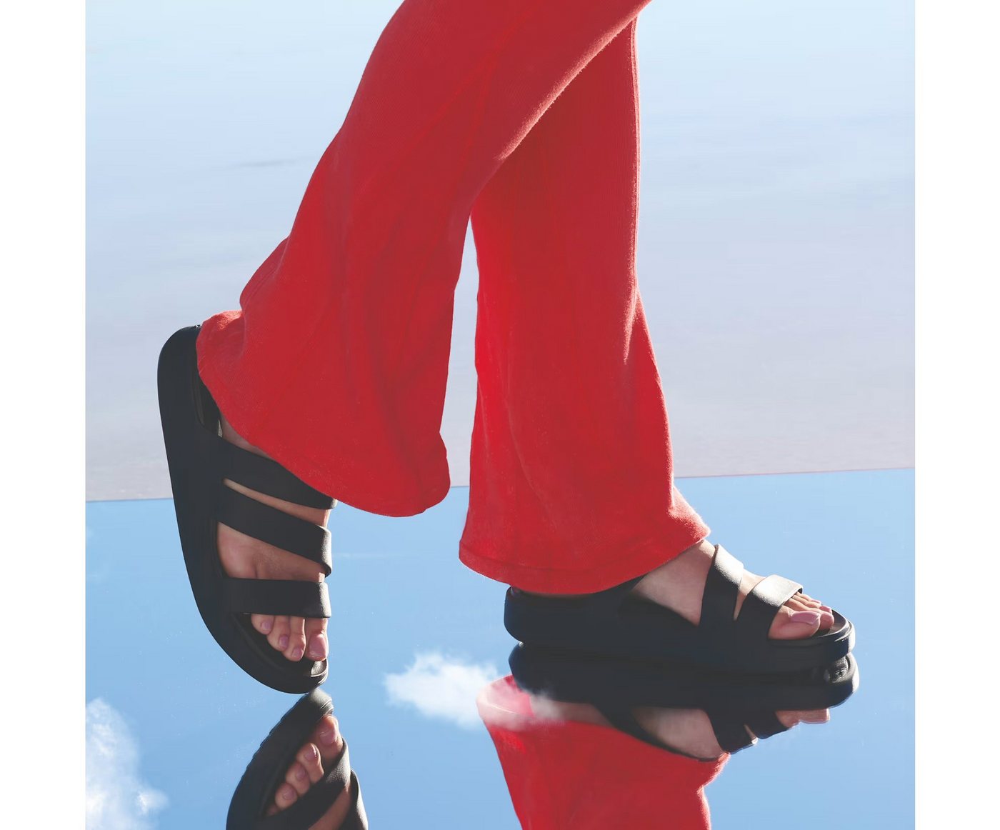 Crocs Sandale Getaway Strappy (leichtes, nahtlos, flexibel) schwarz Damen Badeschuh – Bild 5 von 5