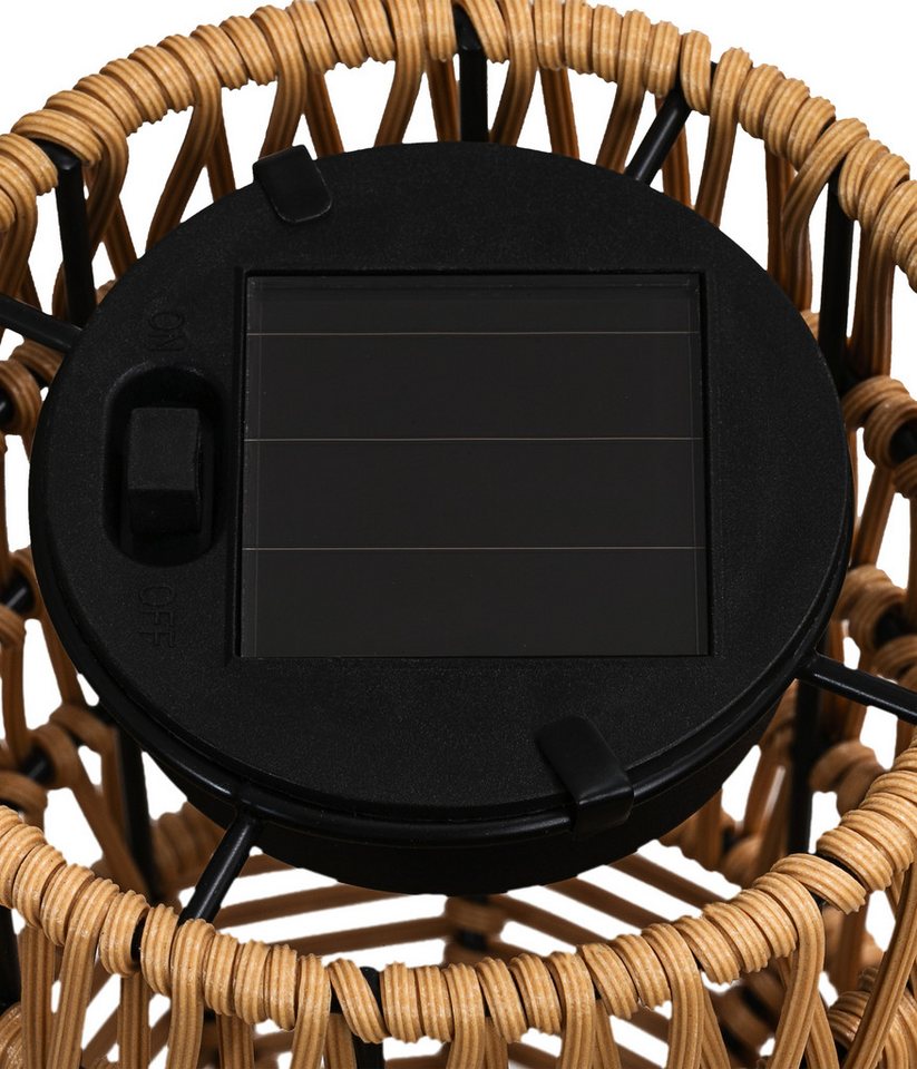 Dehner LED Solarleuchte Solarstab Mila, Lichtfarbe warmweiß, Ø 12 cm, Höhe 110 cm, Warmweiß, Gartenfackel im Boho-Stil aus Kunststoffgeflecht – Bild 3 von 5
