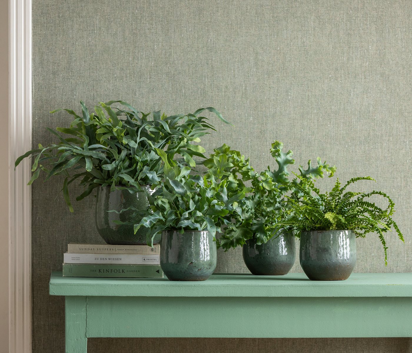 Dehner Übertopf Aquaris, handgefertigt, Keramik glasiert, grün, bauchiger Indoor Blumentopf mit besonderer Glasur – Bild 2 von 2