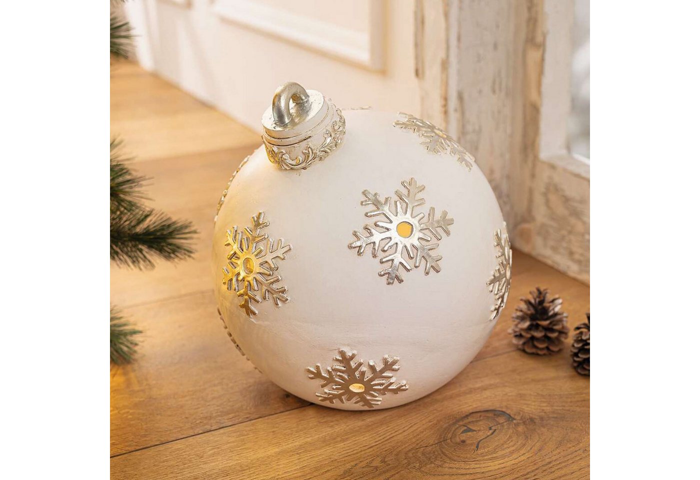 Dekoleidenschaft LED-Dekofigur "Weihnachtskugel" 28 cm groß, Outdoor Leuchtdeko, Weihnachtsdeko außen, Gartendeko für Draußen, Balkon & Terrasse – Bild 2 von 4