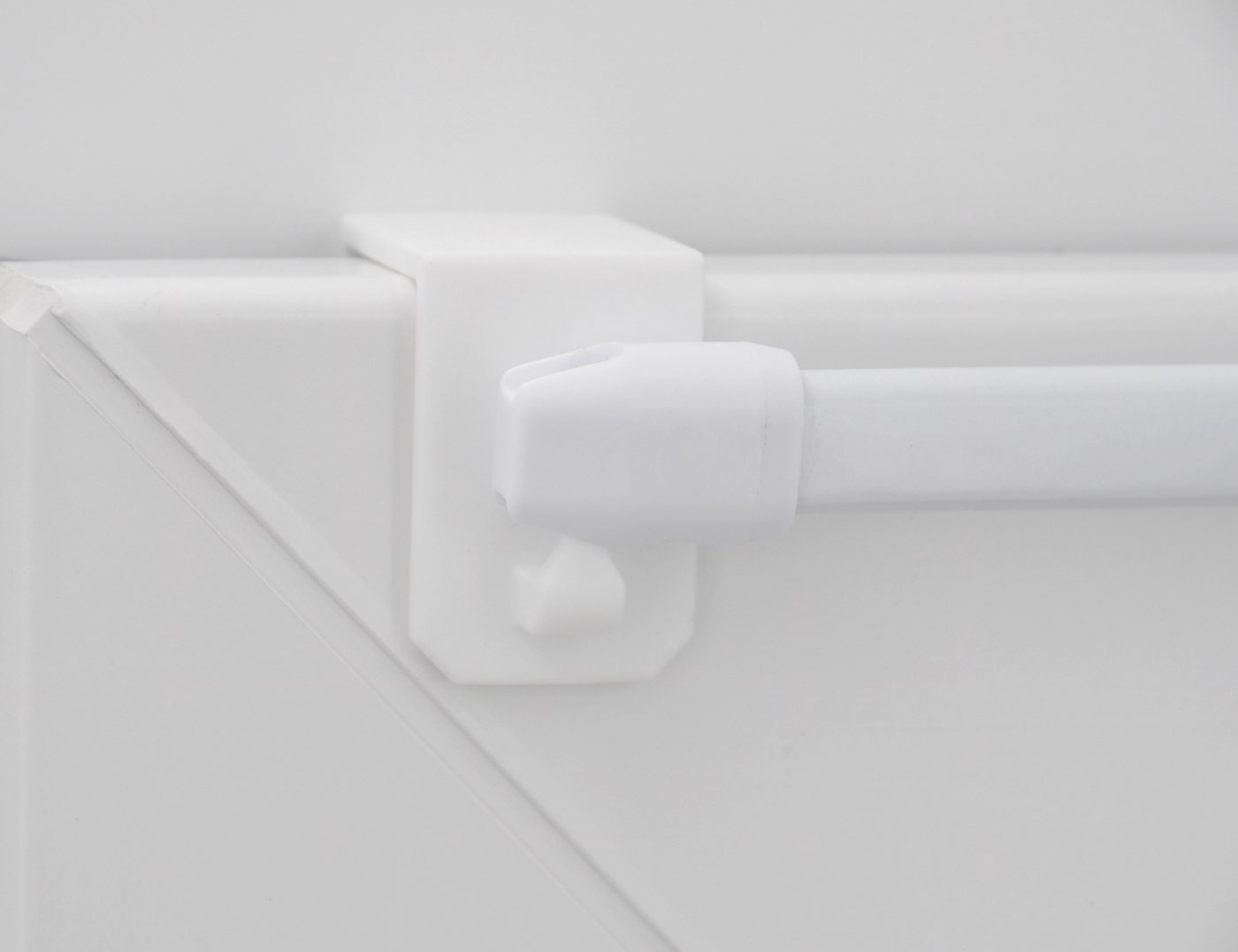 dekondo Gardinenstange "Hawaii", weiß, oval, ausziehbar, inkl. klemmbaren Fensterhaken für eine Befestigung oben an Ihrem Fenster, Haken geeignet für einen Klem – Bild 4 von 5
