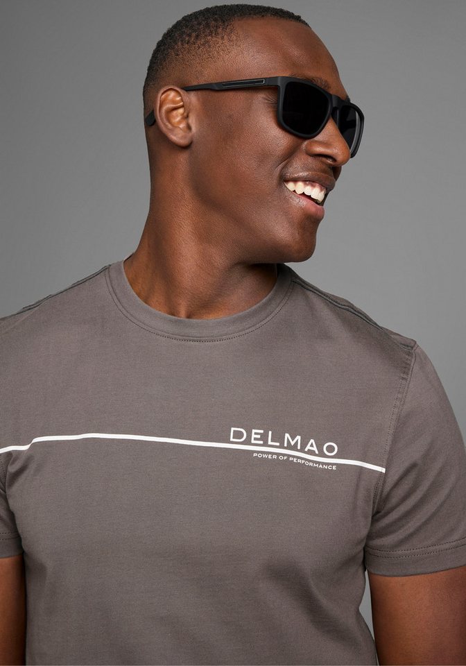 DELMAO Rundhalsshirt Kurzarm, mit coolem Print, Rundhalsausschnitt, aus 100% Baumwolle – Bild 3 von 5