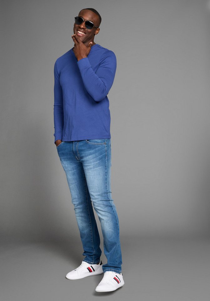DELMAO Rundhalsshirt mit Markenlabel – Bild 4 von 5