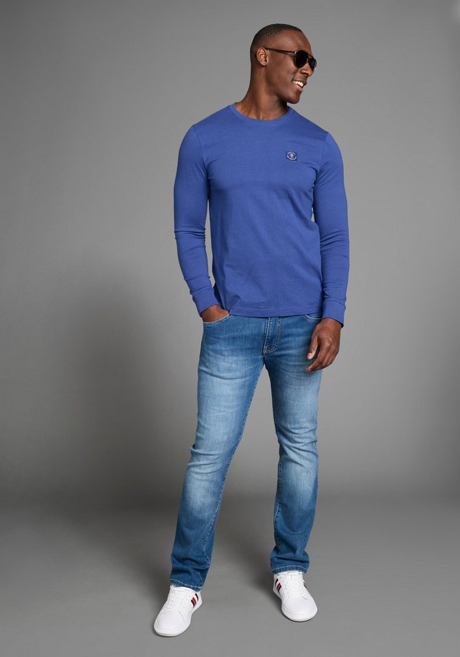 DELMAO Rundhalsshirt mit Markenlabel – Bild 5 von 5